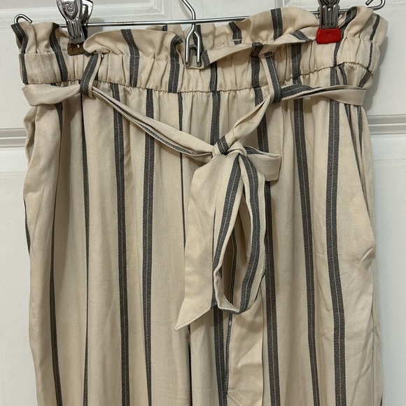 H&M Striped Beige Paperbag Waist Pants size 4 belted - Picture 3 of 8